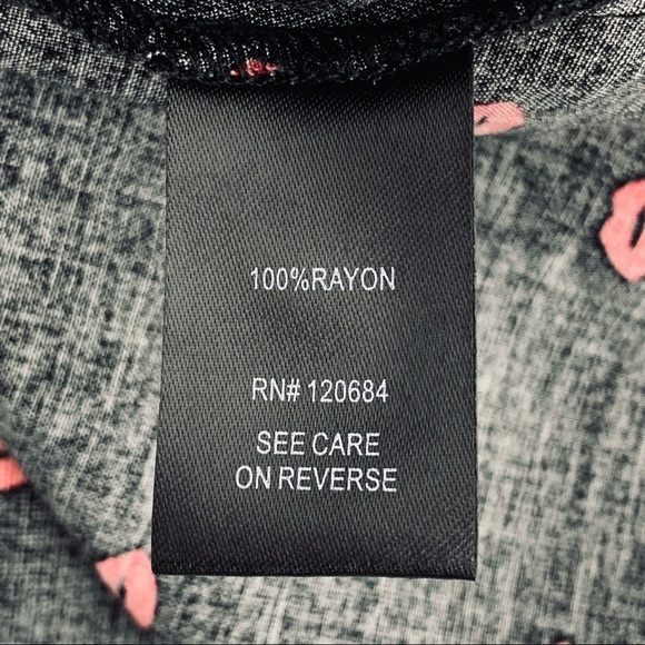 Torrid Lips Kisses Print Challis Skater Skirt 1X - Picture 6 of 10